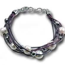 Lederarmband violett mit Süsswasserperlen