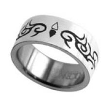 Stahlring mit gelasertem Tribal Design