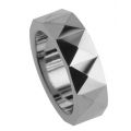 Ring aus Wolfram mit Pyramiden Design