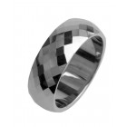 Ring aus Wolfram mit Facettenschliff