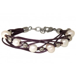 Leather bracelet purple with white freshwater pearls and silver artificial pearls