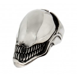 Heavy ring made of 925 sterling silver, oxidized. Alien motif