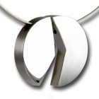 Two-piece round stainless steel pendant, 25mm