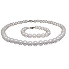 Necklace with bracelet consisting of white patent pearls