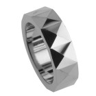 Ring aus Wolfram mit Pyramiden Design